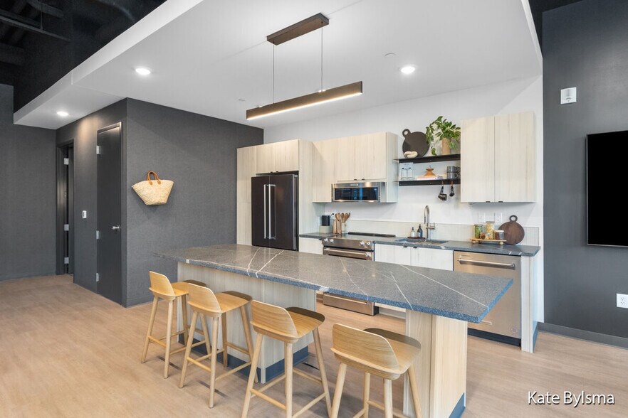 More Photos Of 122 Oakes St SW, Grand Rapids Multifamily For Sale