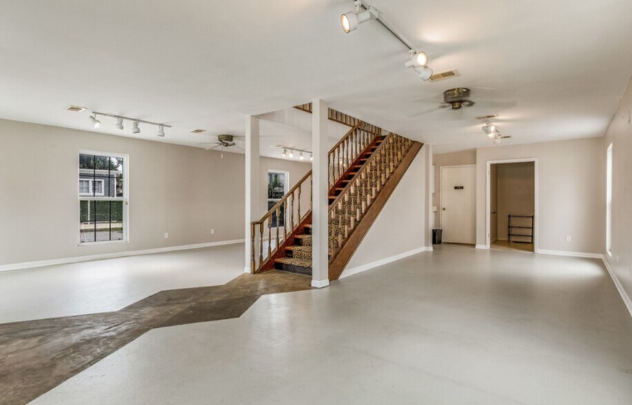More Photos Of 1113 N 9th Ave, Pensacola Freestanding For Sale