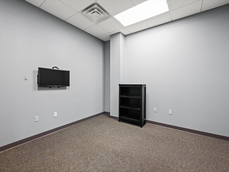 More Photos Of 7495 Chavenelle rd, Dubuque Industrial For Sale