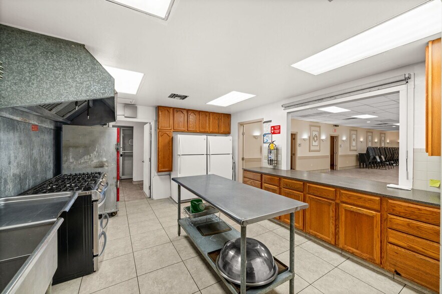 More Photos Of 917 SE 47th Ter, Cape Coral Restaurant For Sale