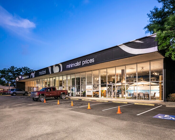 More Photos Of 5350 Westheimer Rd, Houston Unknown For Lease