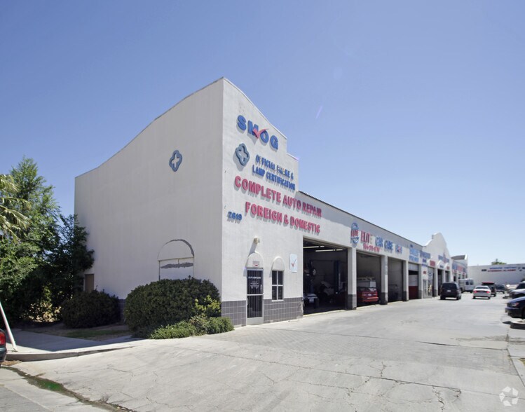 Primary Photo Of 2619 Palmdale Blvd, Palmdale Auto Repair For Lease