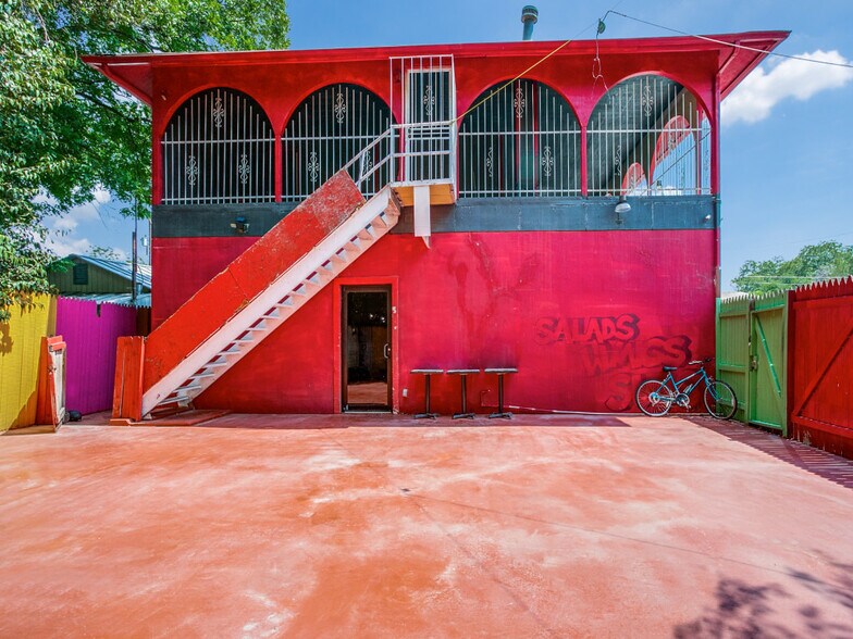 More Photos Of 226 E Fest St, San Antonio Restaurant For Sale