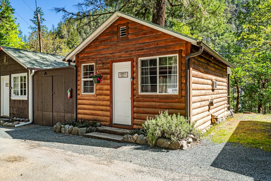 More Photos Of 11744 Galice Rd, Merlin Hotel For Sale