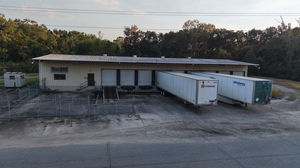 More Photos Of 6722 Bicentennial Pl, Baton Rouge Truck Terminal For Lease