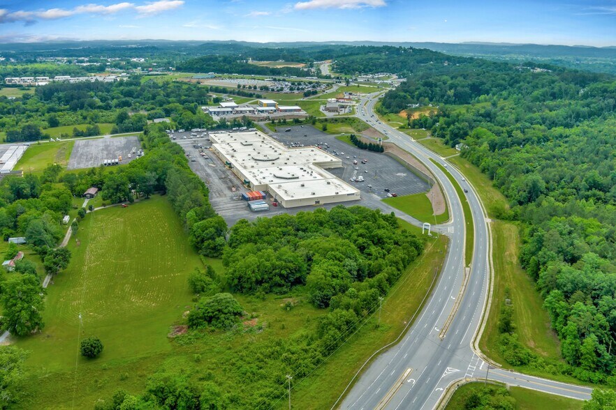 More Photos Of 4083 Cloud Springs Rd, Ringgold Storefront For Sale