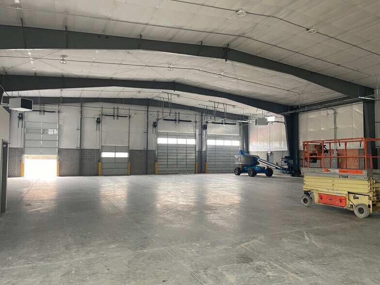 More Photos Of 255 Needmore Rd, Clarksville Warehouse For Lease