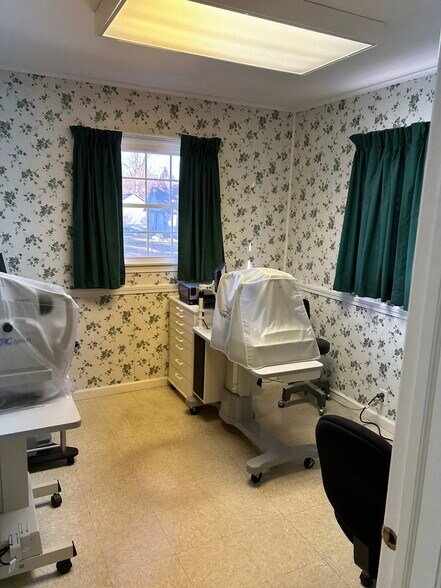 More Photos Of 15 Irving Ave, Granville Office For Sale