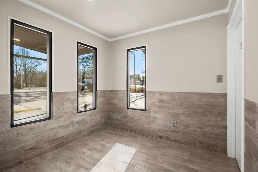 More Photos Of 407 S Home St, Corrigan Auto Dealership For Lease