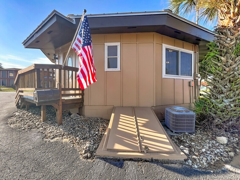 More Photos Of 811 S Bay St, Eustis Storefront Retail Office For Sale
