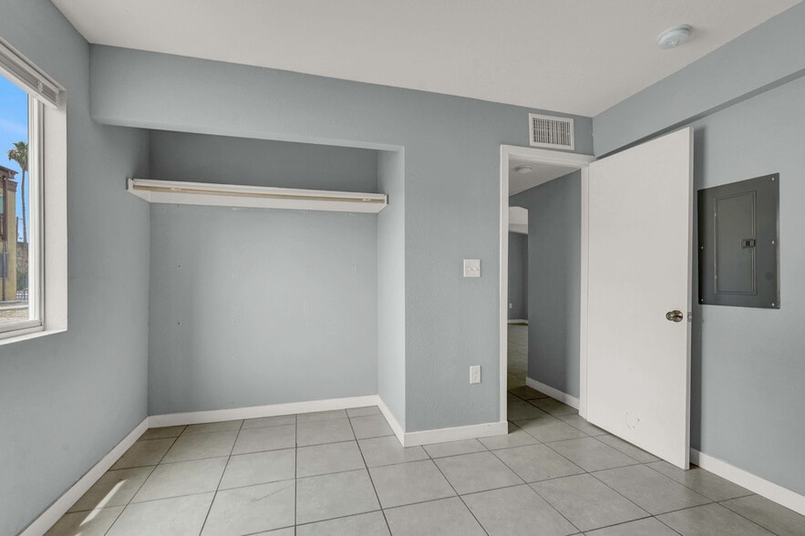 More Photos Of 521 Calcaterra Cir, Las Vegas Apartments For Sale