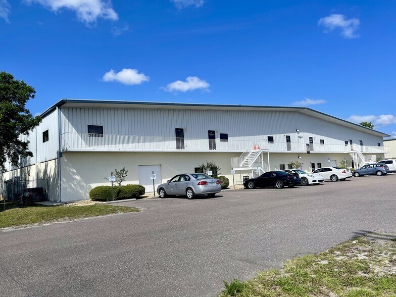 More Photos Of 1200 Flightline Blvd, Deland Flex For Lease