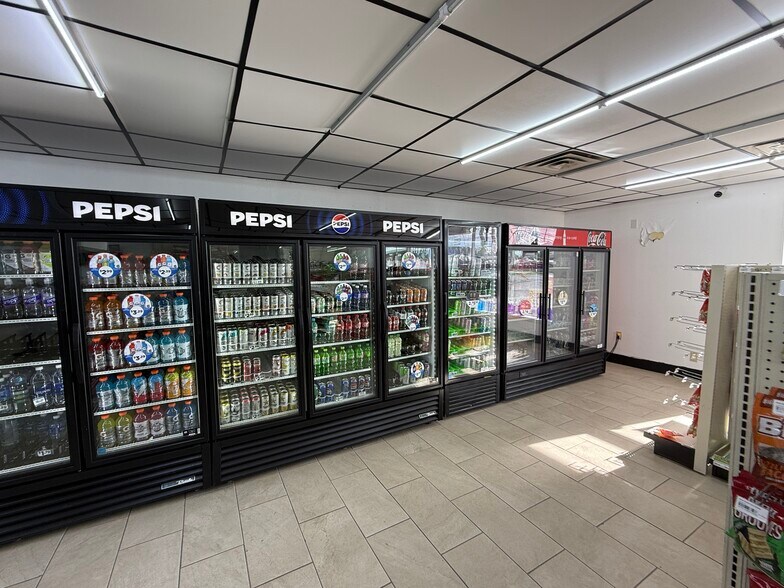 More Photos Of 10430-10434 Northfield Rd, Northfield Freestanding For Lease