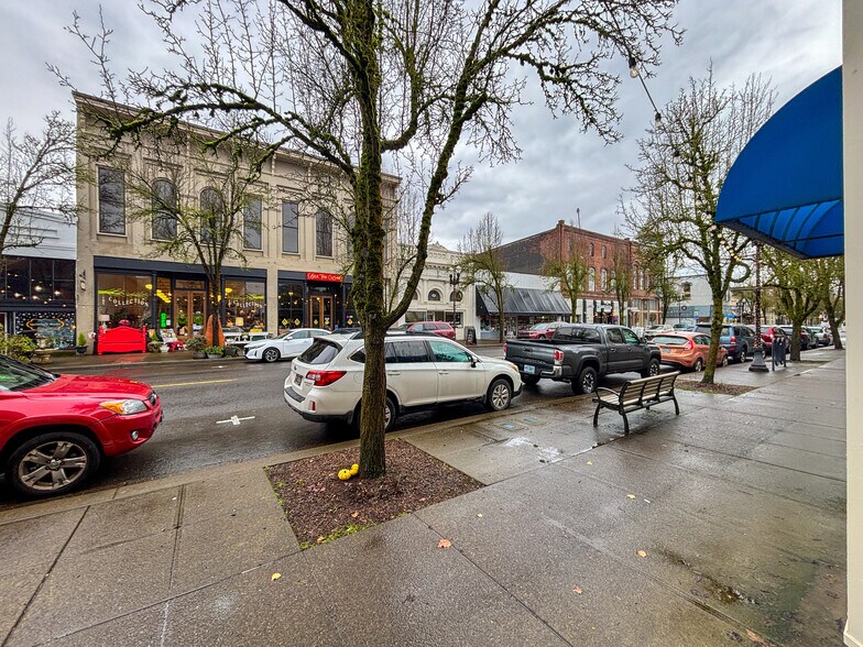 More Photos Of 265 S Main St, Independence Storefront Retail Office For Sale