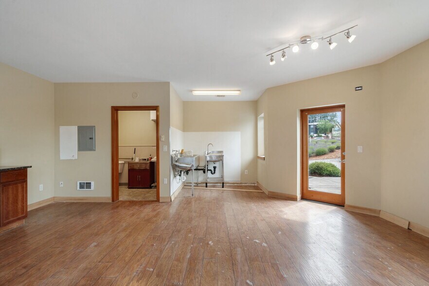 More Photos Of 261043 101 Hwy, Sequim Office For Lease