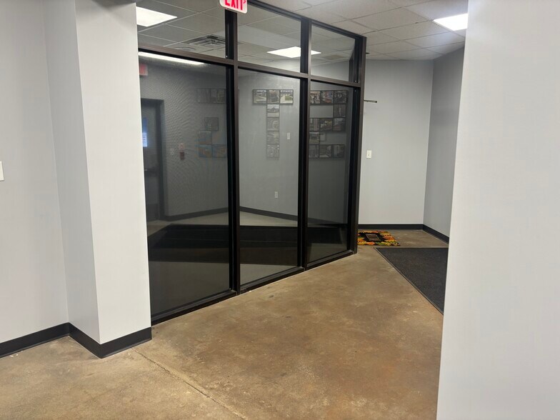 More Photos Of 360 Highland Rd E, Macedonia Office For Lease