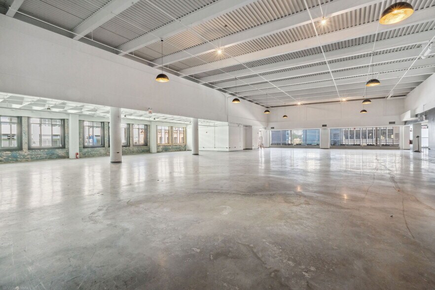 More Photos Of 360 N State St, Chicago General Retail For Sale