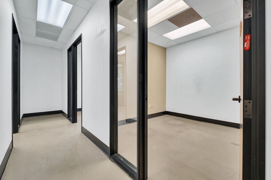 More Photos Of 550 N Golden Circle Dr, Santa Ana Office For Lease