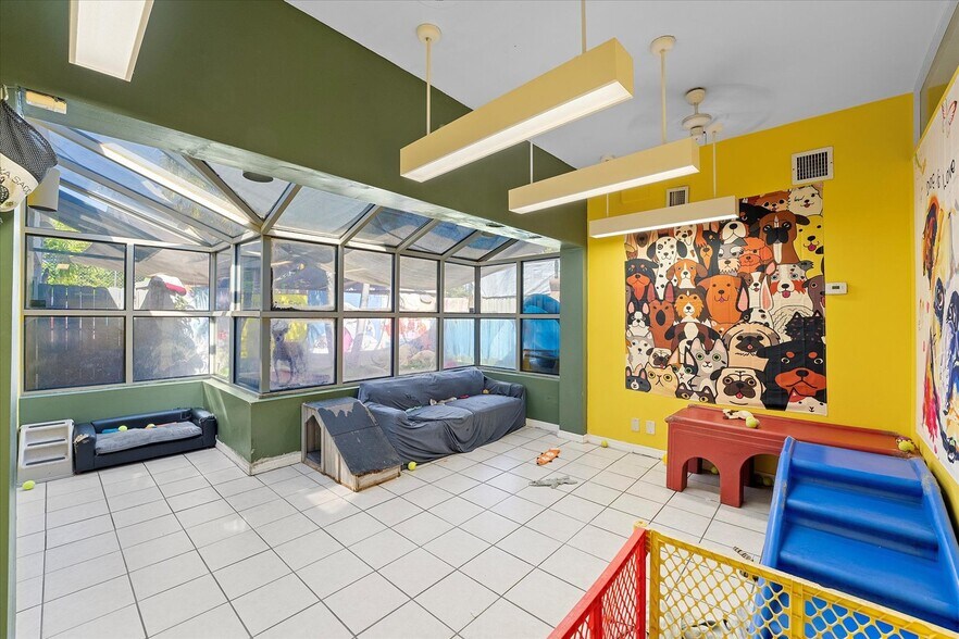 More Photos Of 609 NE 127th St, North Miami Freestanding For Sale