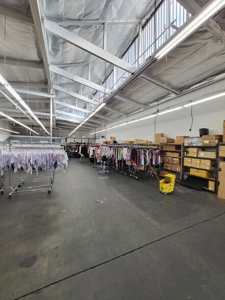 More Photos Of 219 E 32nd St, Los Angeles Warehouse For Lease