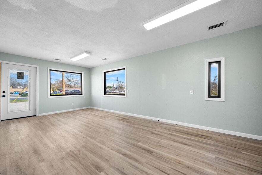More Photos Of 121 13th St SW, Hickory Office For Sale