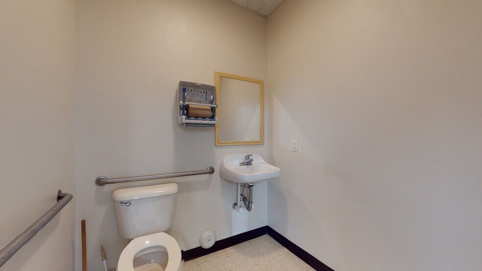 More Photos Of 3653-3673 Alamance Rd, Burlington Flex For Lease