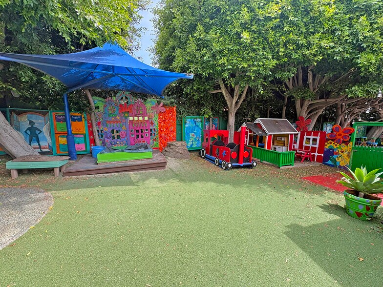 More Photos Of 1009 18th St, Santa Monica Schools For Lease