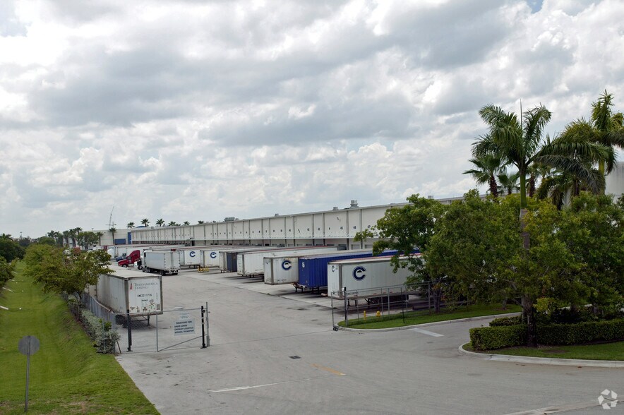 More Photos Of 9905 NW 17th St, Miami Warehouse For Lease