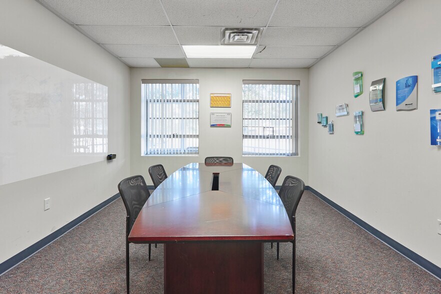 More Photos Of 7401 S Broadway, Red Hook Office For Sale