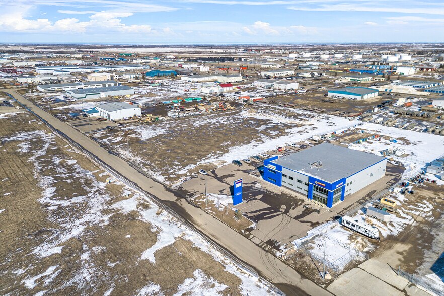 More Photos Of 5267 67 Av, Lloydminster Warehouse For Lease