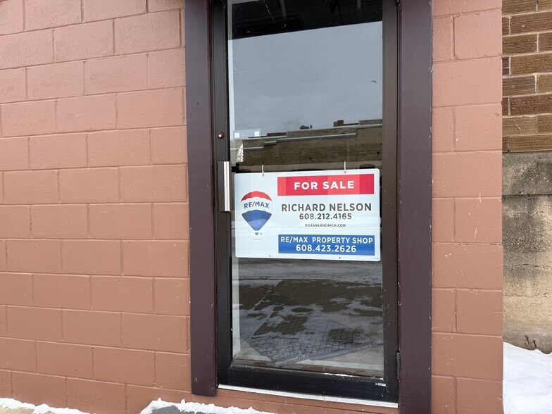 More Photos Of 106 Water St, Lake Mills General Retail For Sale