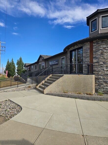 More Photos Of 110 Pelican Pl, Sylvan Lake Office For Sale