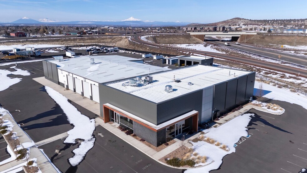 More Photos Of 2475 NW Canal Blvd, Redmond Flex For Lease