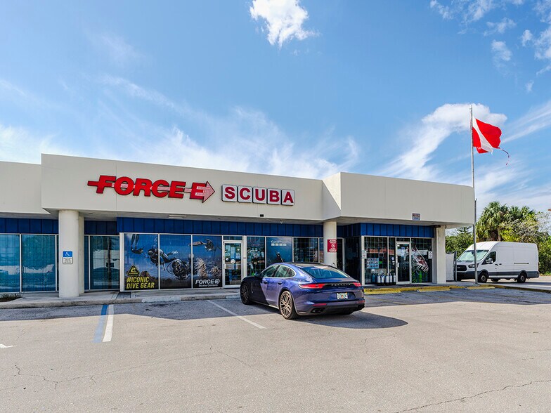 More Photos Of 155 E Blue Heron Blvd, Riviera Beach Office For Sale