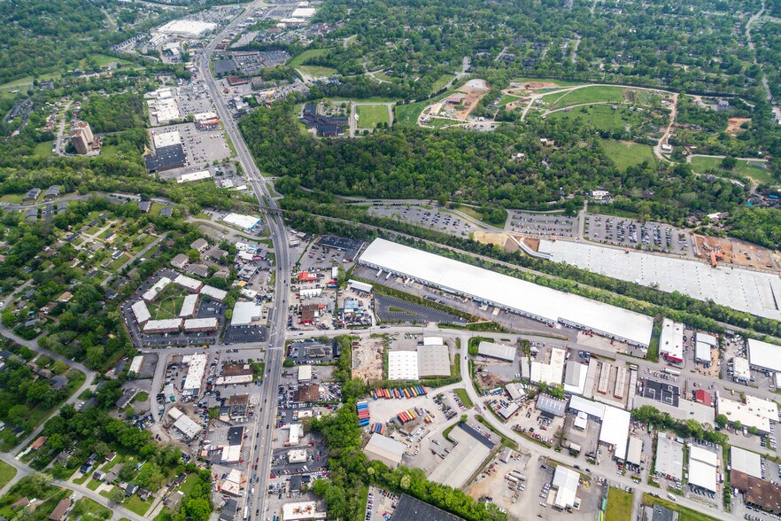 More Photos Of 421 McNally Dr, Nashville Warehouse For Lease
