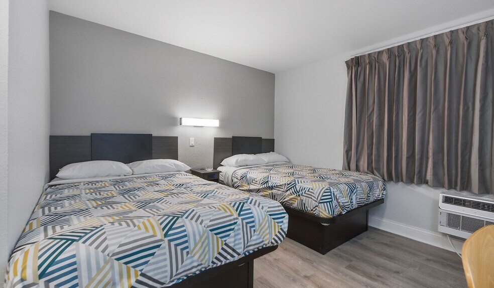 More Photos Of 1600 N Main St, Normal Hotel For Sale