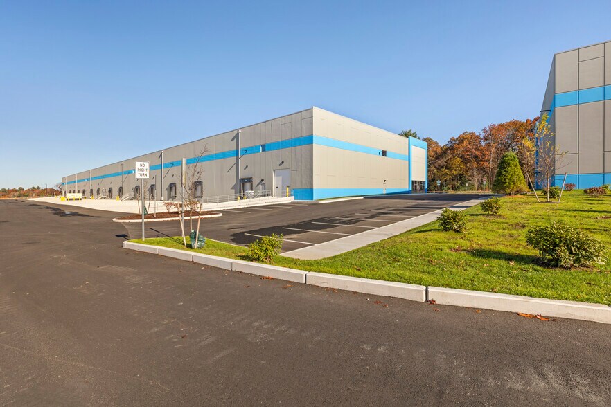 More Photos Of 38 Upton Dr, Wilmington Unknown For Lease