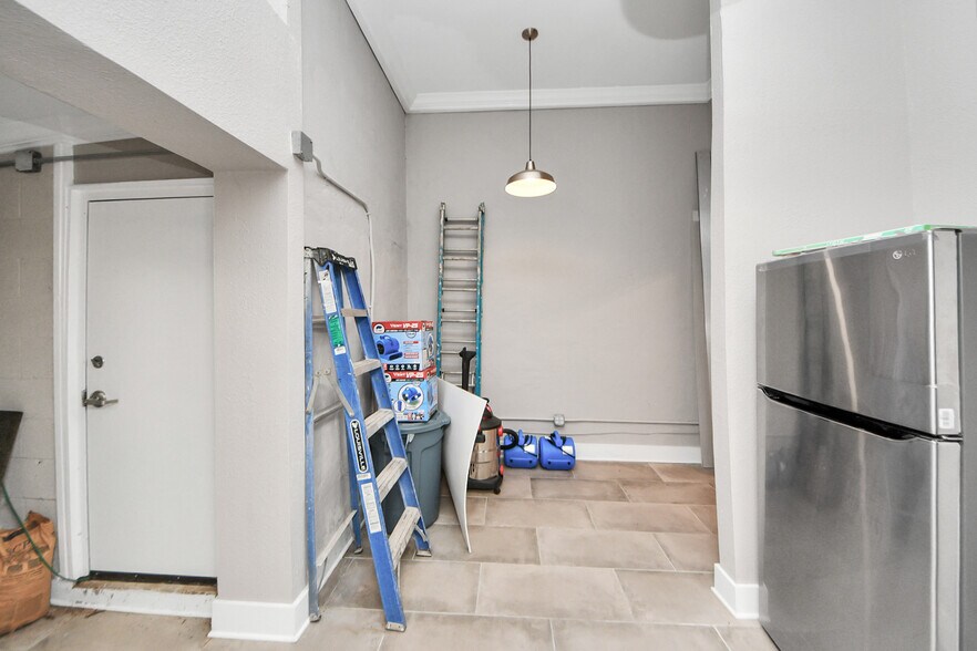 More Photos Of 4123 Highway 90, Brookshire Office For Sale