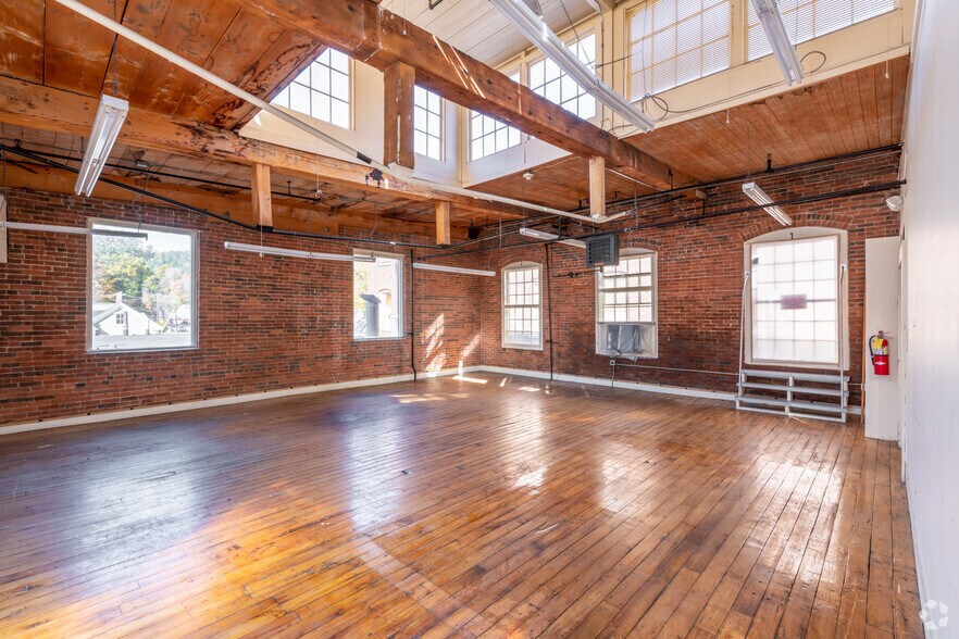 More Photos Of 1 Riverside Way, Wilton Warehouse For Lease