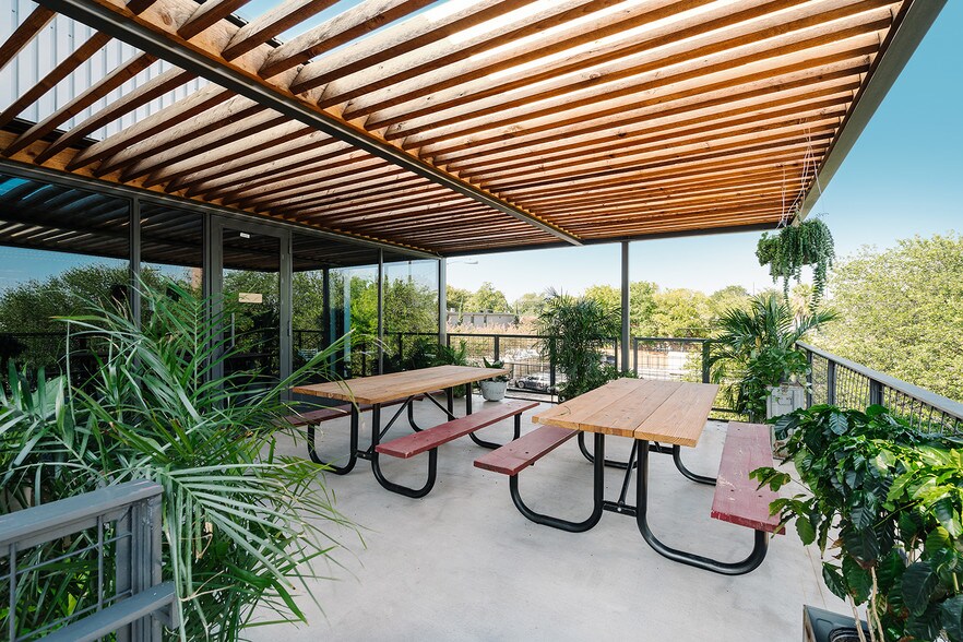 More Photos Of 5540 N Lamar Blvd, Austin Loft Creative Space For Lease