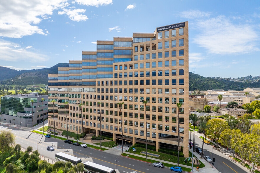 More Photos Of 3400 W Riverside Dr, Burbank Coworking Space
