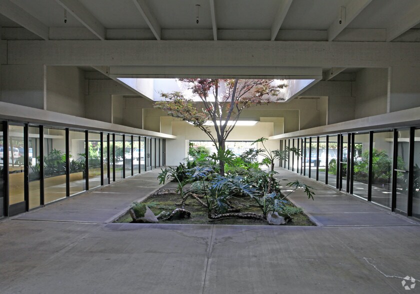 More Photos Of 1310 E Shaw Ave, Fresno Unknown For Lease