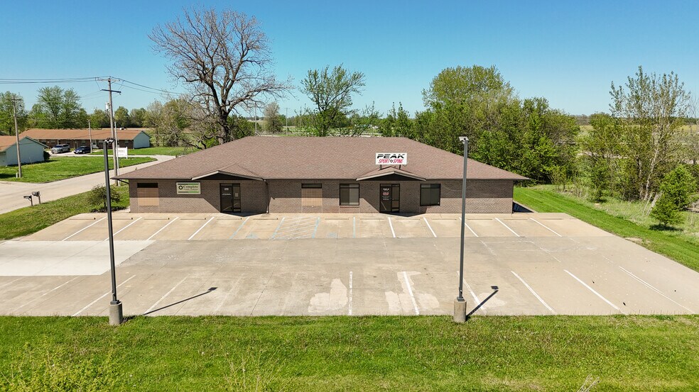 Primary Photo Of 2100 Silva Ln, Moberly Office For Sale