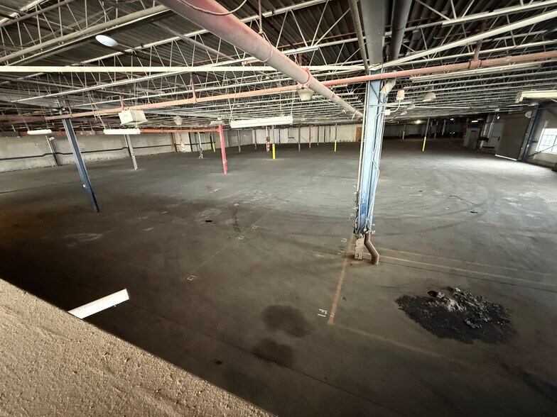 More Photos Of 73 Neale Rd, Vienna Warehouse For Lease