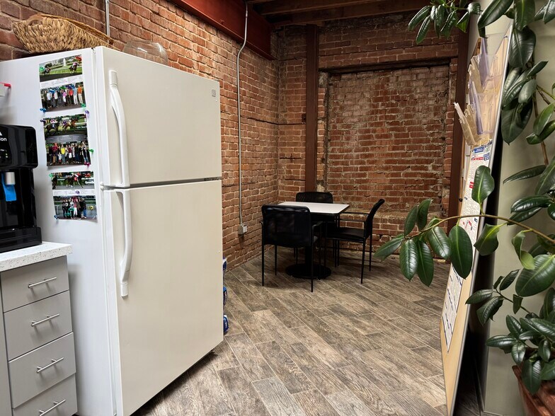 More Photos Of 914 Macdonald Ave, Richmond Storefront Retail Office For Lease