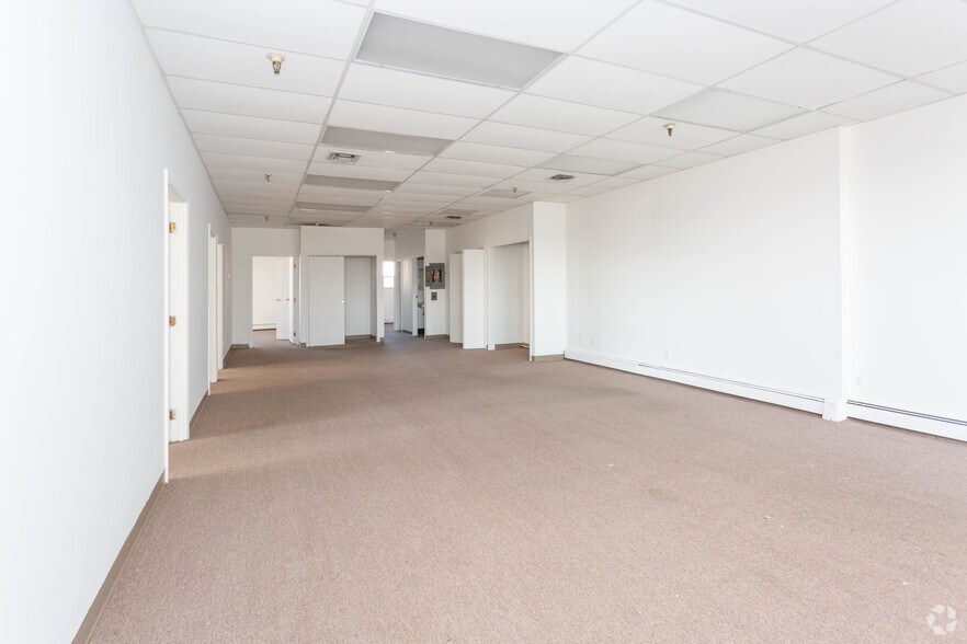 More Photos Of 170 Allen Blvd, Farmingdale Warehouse For Lease