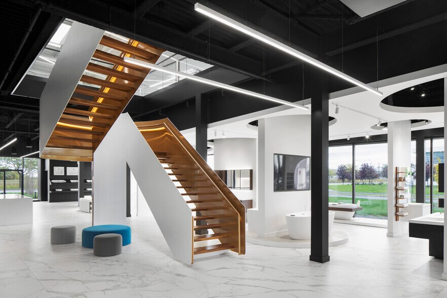 More Photos Of 1295 Rue René-Descartes, Saint-Bruno-De-Montarville Showroom For Lease