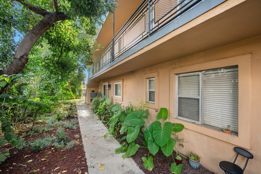 More Photos Of 11447 Tiara St, North Hollywood Apartments For Sale
