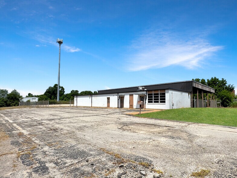 More Photos Of 313 Franklin Ave, Union Light Distribution For Sale