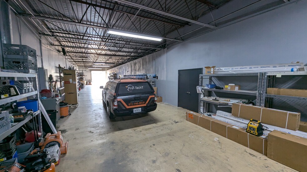 More Photos Of 1942 N Interstate 35E, Carrollton Warehouse For Lease